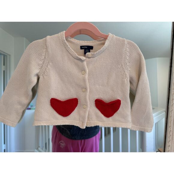 Baby Gap Valentines White Red Heart Pocket Knit Cardigan Sweater Size 18-24M - Picture 1 of 3